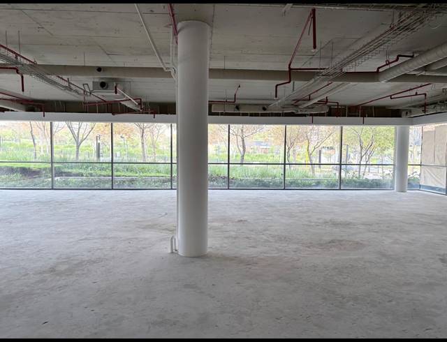 595M² OFFICE TO LET IN WATERFALL